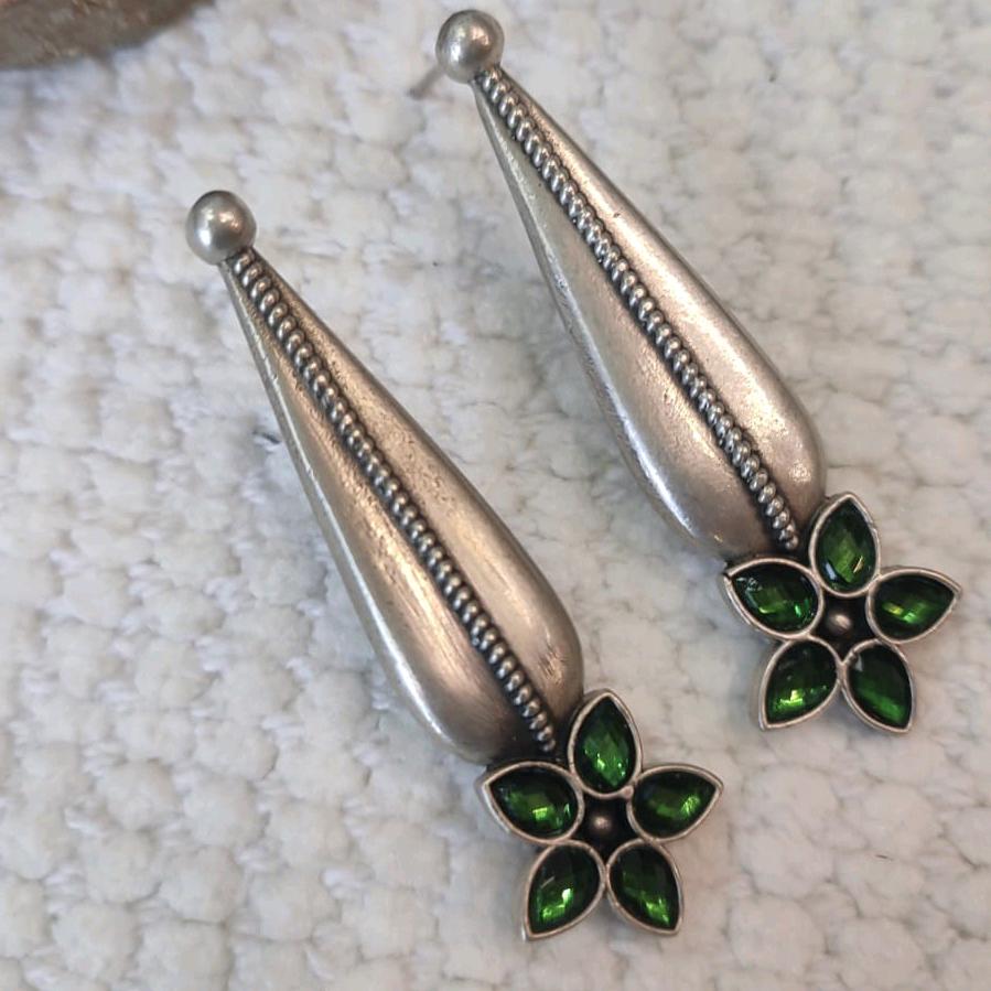 Kaara Flower Earrings 